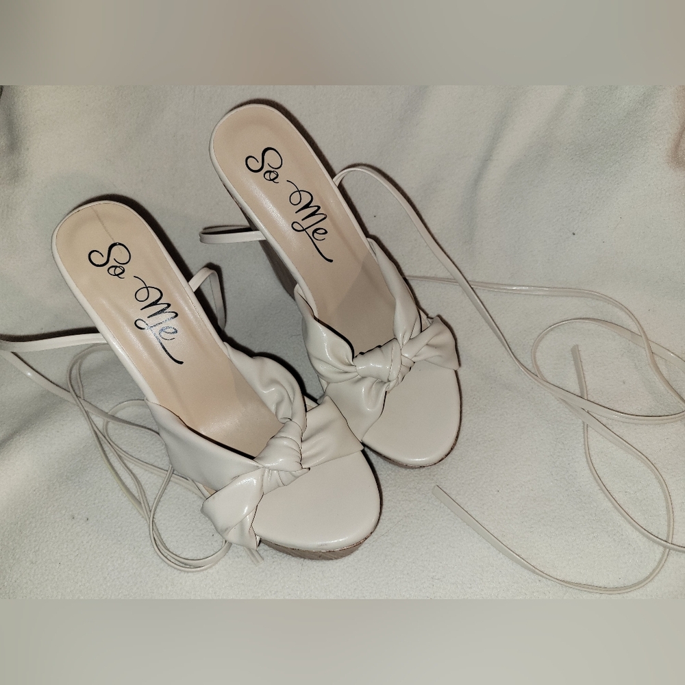 So Me Ivory Platform Sandals Size 8.5 Lace Up 5 In Heel.